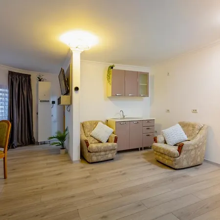Aparthotel Vaias Aparts