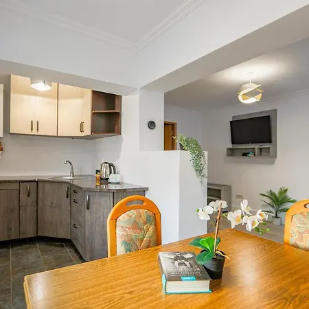 Vaias Aparts Aparthotel